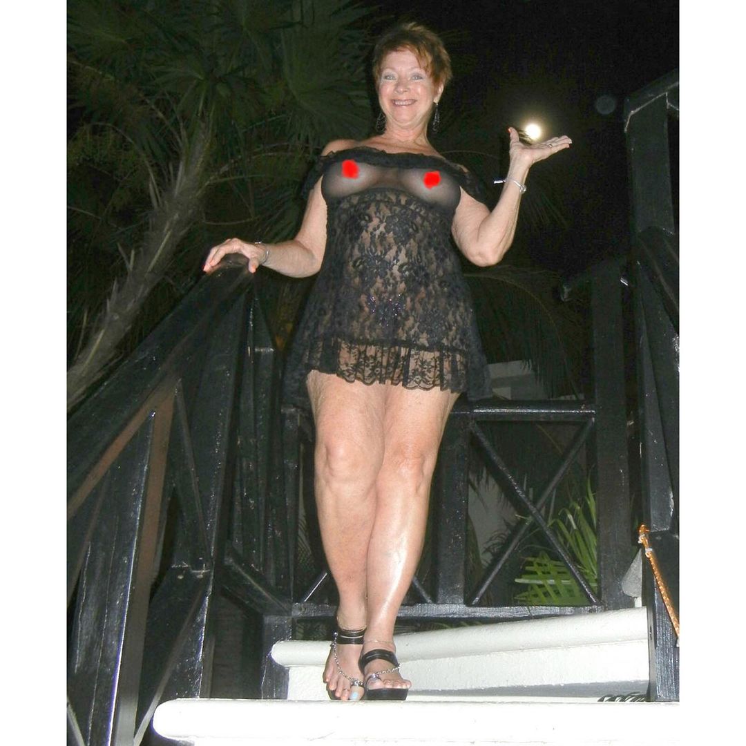Femme mature du 04 exhibe nude