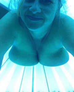 Femme mature du 06 exhibe nude