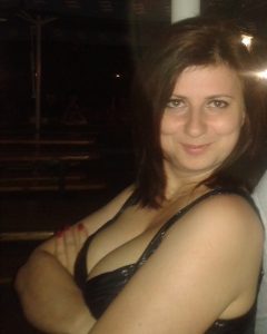 Femme mature du 92 exhibe nude