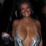 Femme mature du 95 exhibe nude
