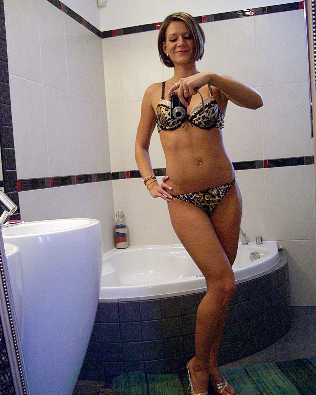 Mature salope du 92 partage nude