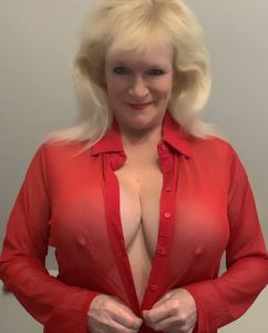 Femme mature du 85 exhibe nude