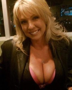 Milf divorcée du 27 cherche jeune amant